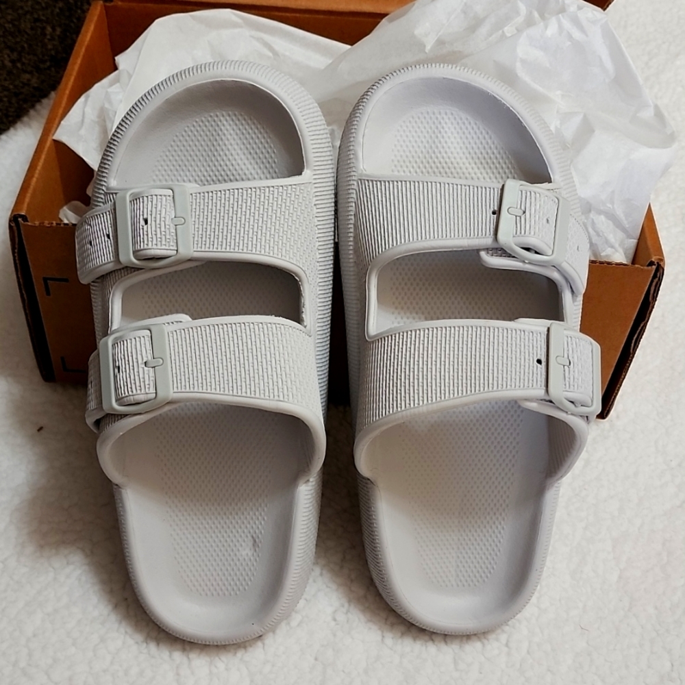 Unisex slides